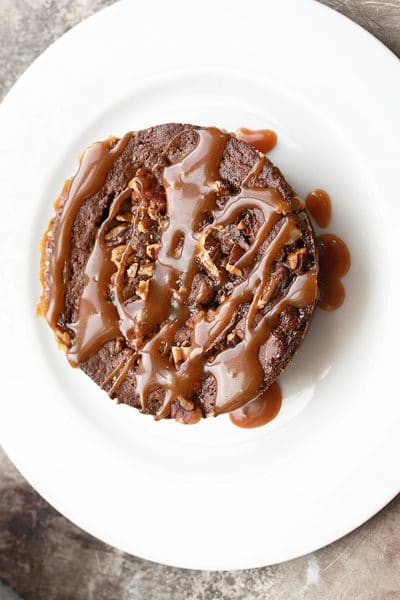 This crisp and gooey turtle brownies recipe puts together all the best flavors. Crisp nuts, gooey caramel, and rich chocolate!