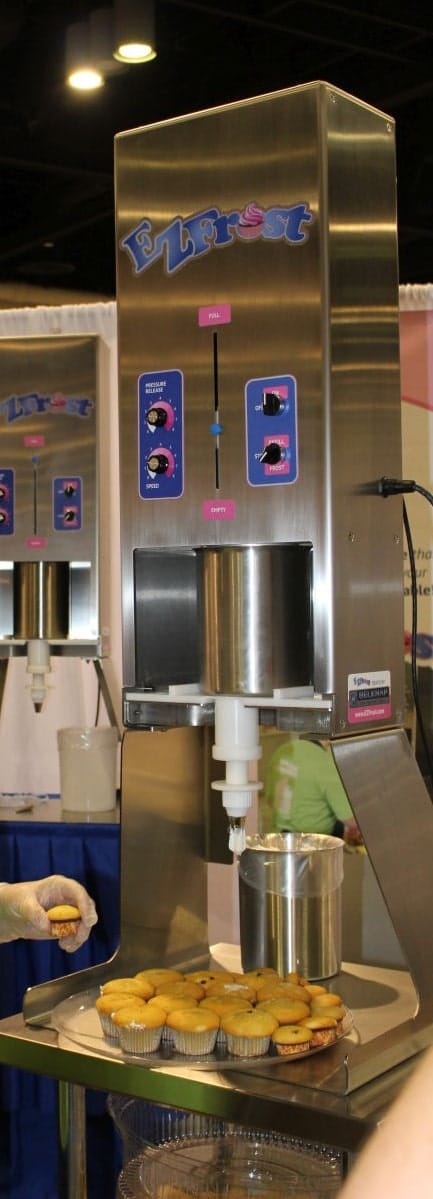 Frosting dispensing machine