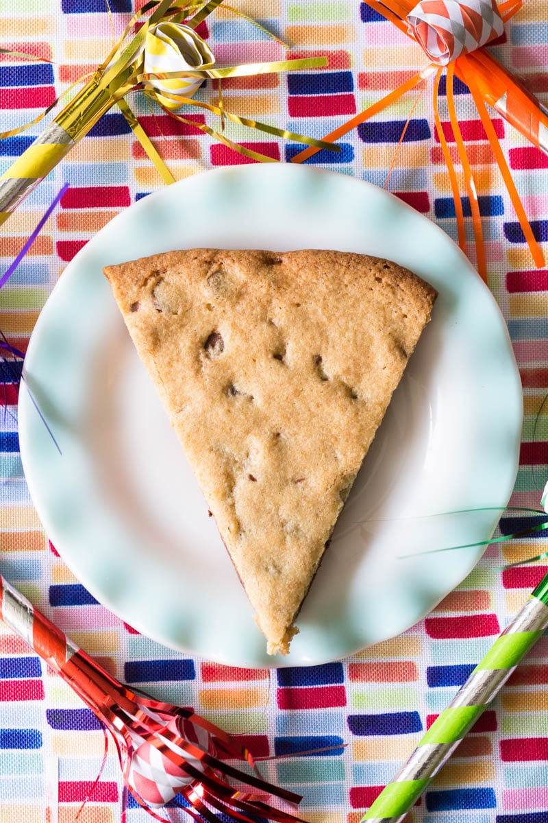 Want to make one of those big cookie cakes like you've seen in the mall? Here's an easy and quick chocolate chip cookie cake recipe!
