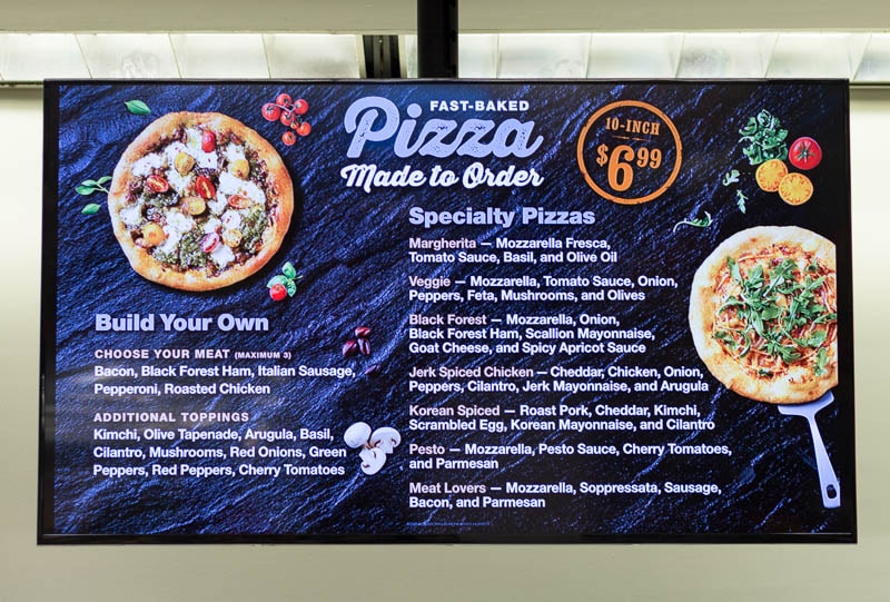 Did you know that Safeway has opened three new stores in Florida? I visited one in Altamonte Springs (near Orlando) to check out the offerings, like the Pizza Bar.