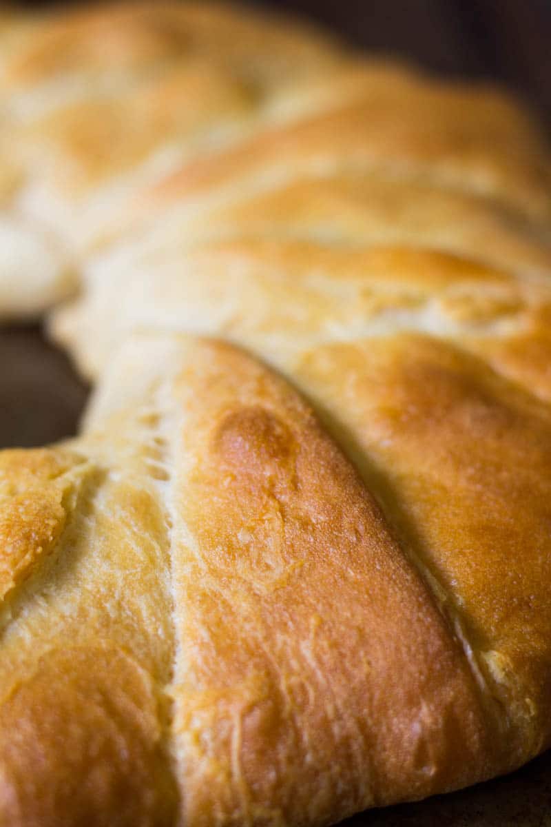 This Ploughman's Lunch Crescent Roll Ring takes the traditional ploughman's lunch and gives it a twist, combining ham, English cheese, and chutney in a delicious crescent roll ring.