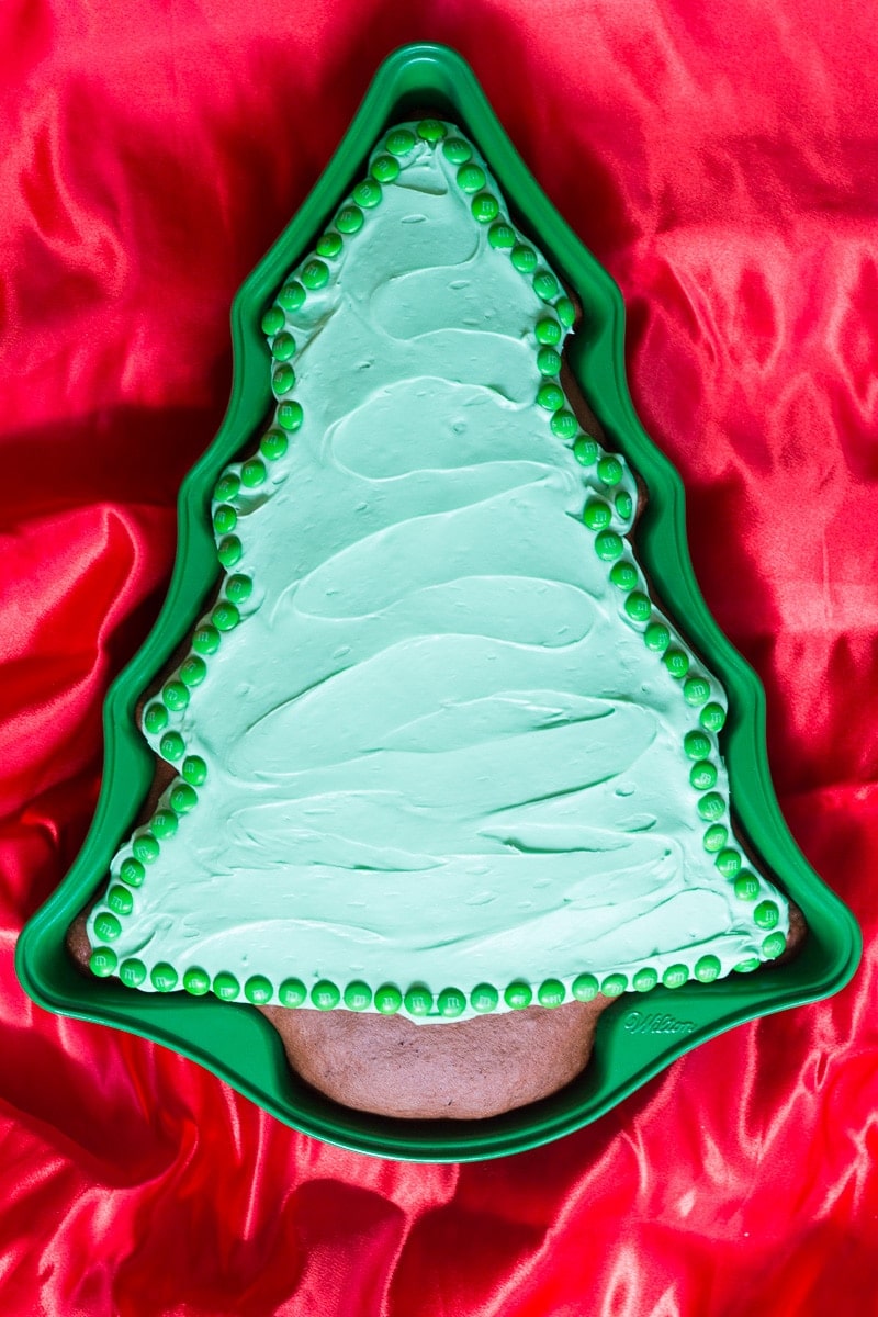 https://recipeforperfection.com/wp-content/uploads/2016/11/Easy-Christmas-Tree-Cake-with-MM-border.jpg