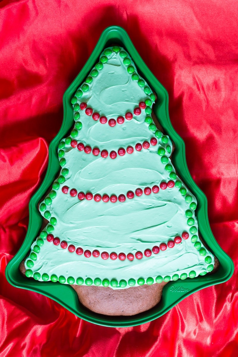 https://recipeforperfection.com/wp-content/uploads/2016/11/Easy-Christmas-Tree-Cake-with-MM-decorations.jpg