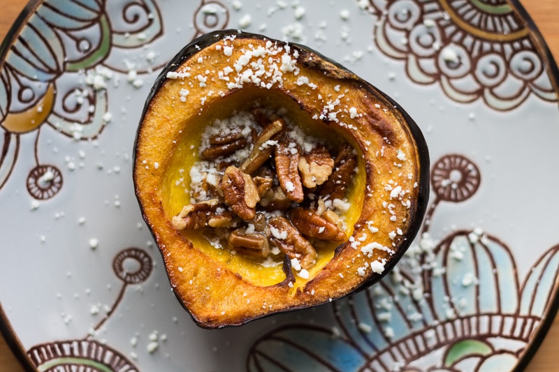 maple pecan roasted acorn squash