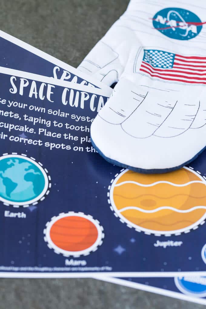 Space oven mitt and planet worksheets