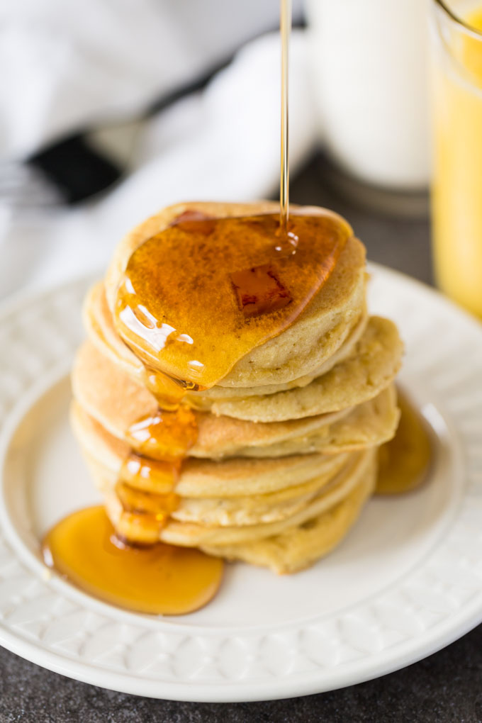 Silver Dollar Hamcakes - Mini Pancakes with Ham and maple syrup